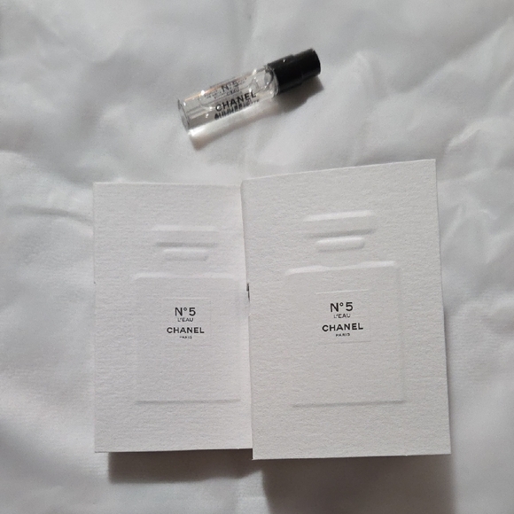 CHANEL No. 5 Eau de Parfum Vial with White Card - Picture 1 of 3